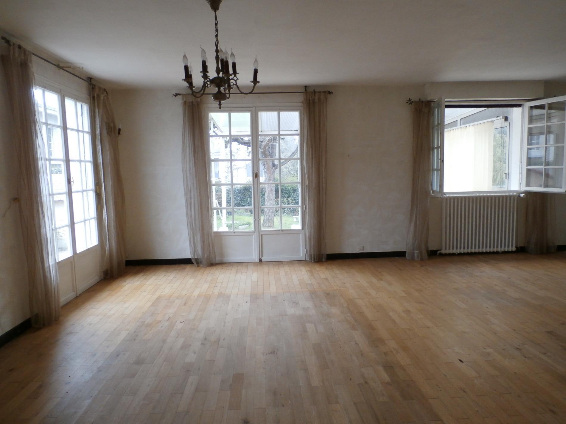 maison type 8 proche tramway ANGERS