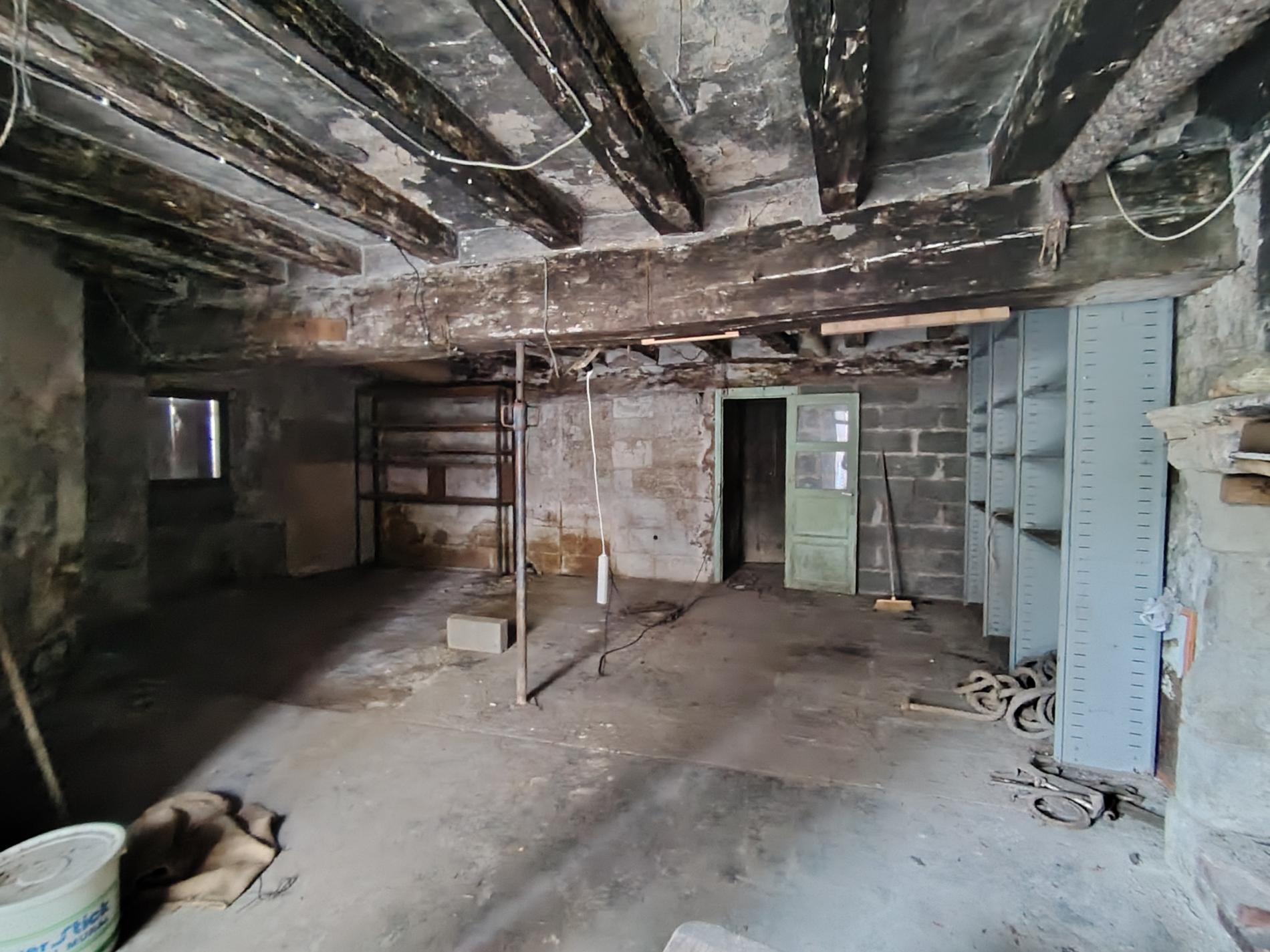 maison à rénover 180 m² poss.. LES PONTS DE CE